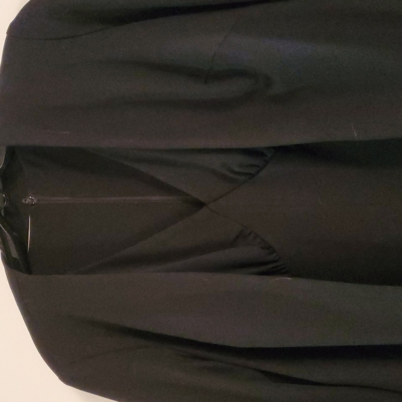 A simple but elegant evening gown. - Picture 8 of 16